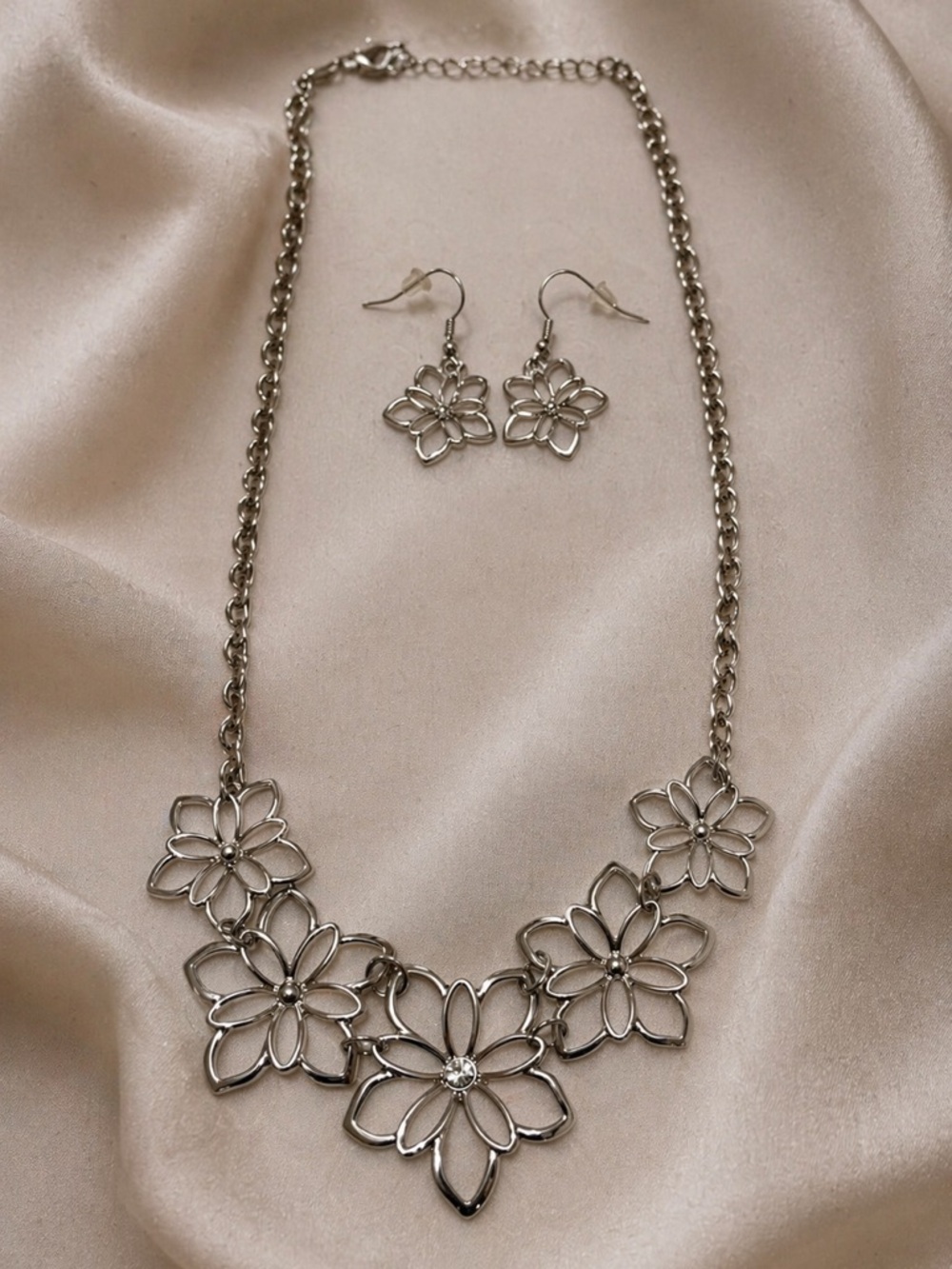 Y2K Silver Tone Floral Statement Necklace & Matching Earrings Set Elegant